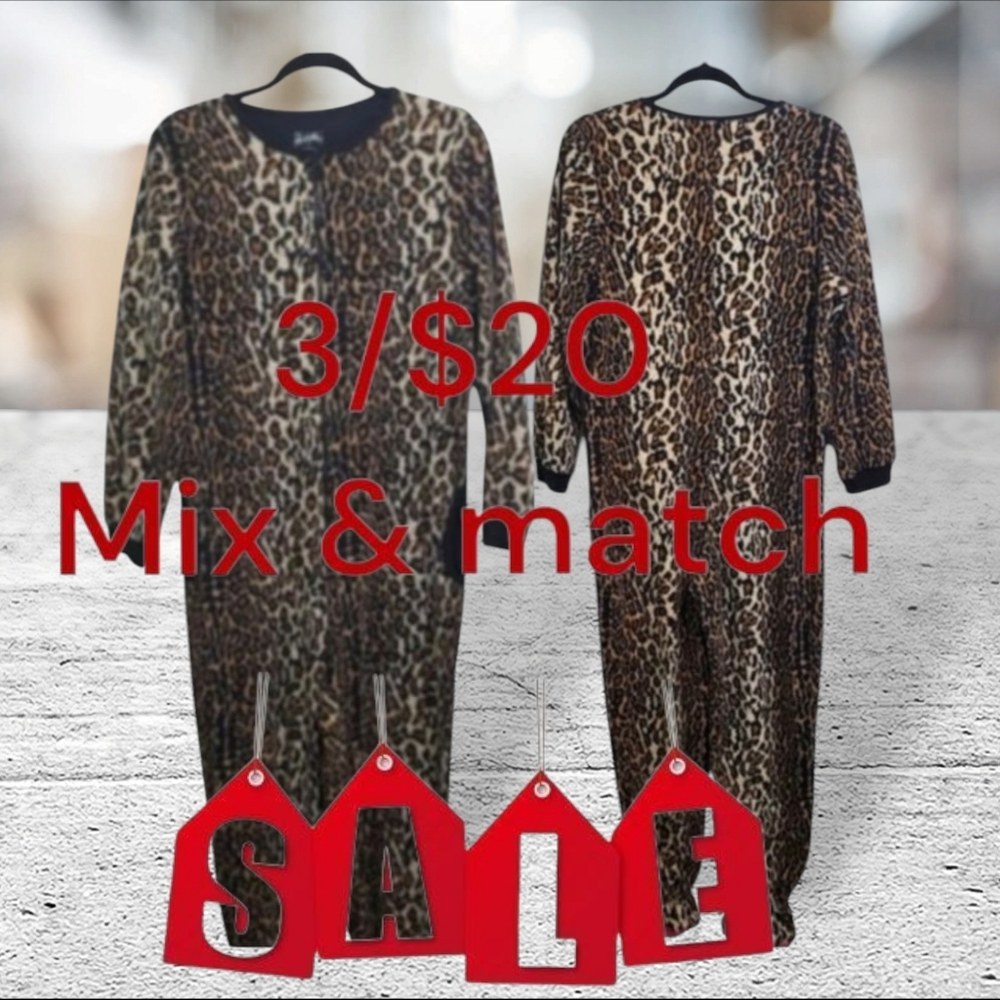 Nick & nora footed pajamas size S